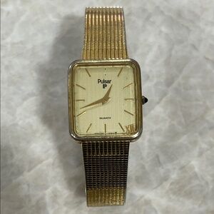 PULSAR MEN'S GOLD TONE QUARTZ WATCH, RECTANGULAR DIAL, ADJUSTABLE MESH STRAP